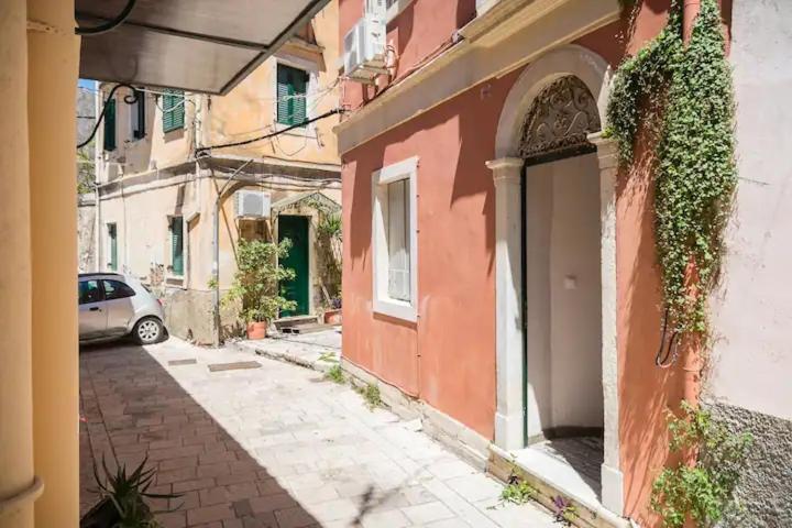 Q Apartments In Corfu Town Buitenkant foto