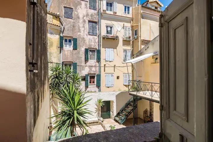 Q Apartments In Corfu Town Buitenkant foto