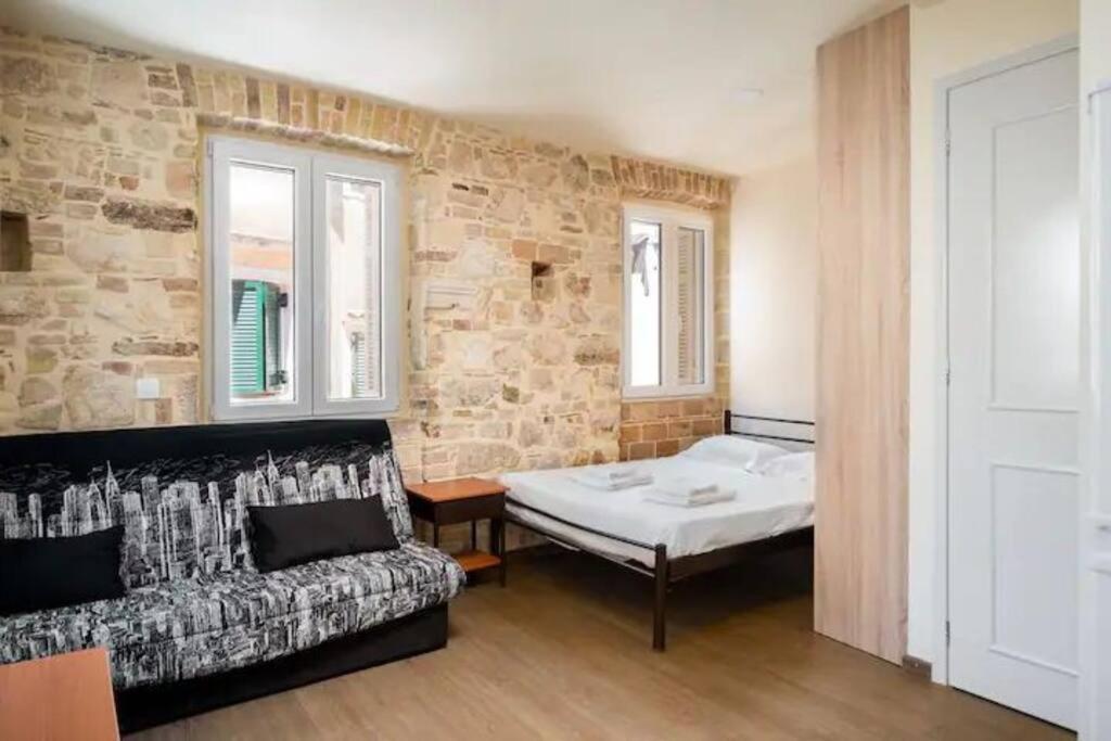 Q Apartments In Corfu Town Buitenkant foto