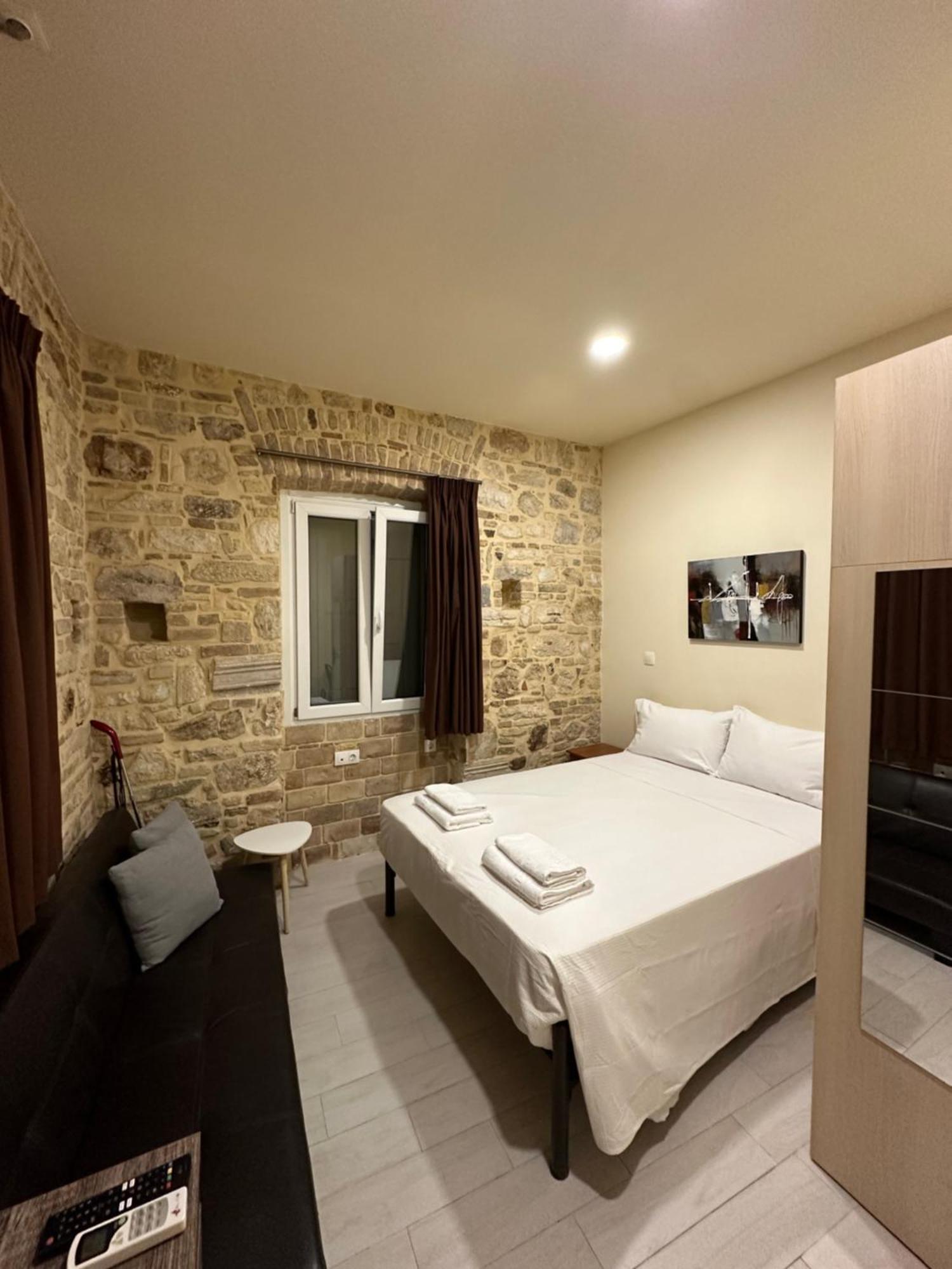 Q Apartments In Corfu Town Buitenkant foto