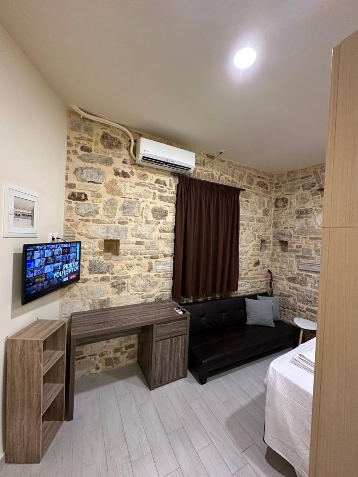 Q Apartments In Corfu Town Buitenkant foto
