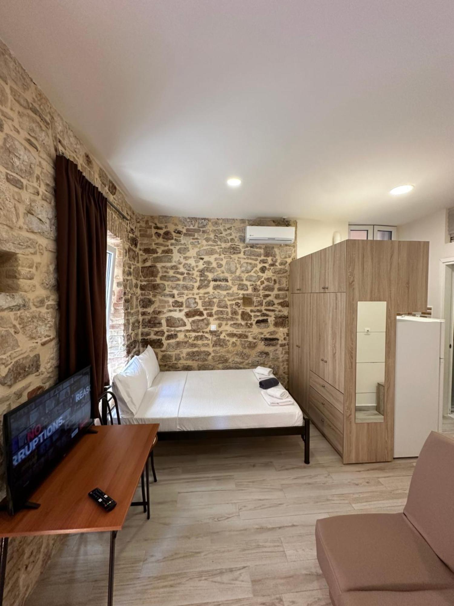 Q Apartments In Corfu Town Buitenkant foto