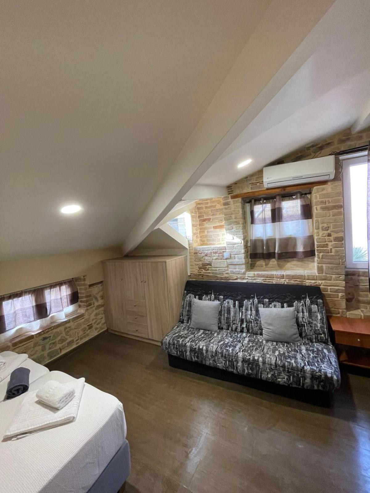 Q Apartments In Corfu Town Buitenkant foto